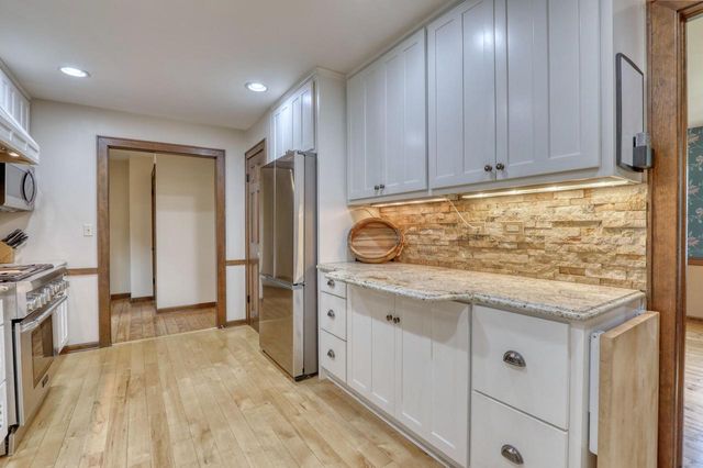 1895 Village Green COURT, Elm Grove, WI 53122