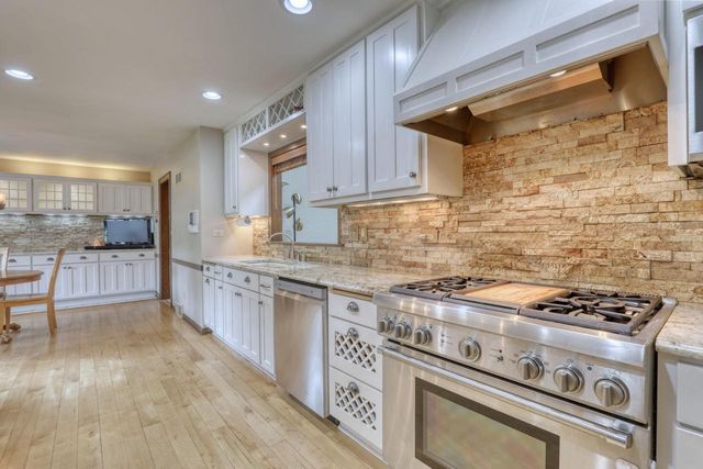 1895 Village Green COURT, Elm Grove, WI 53122