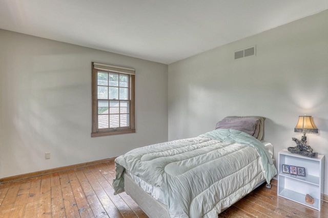 1895 Village Green COURT, Elm Grove, WI 53122