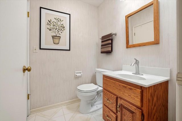 5445 Wild Cherry CIRCLE, Greendale, WI 53129