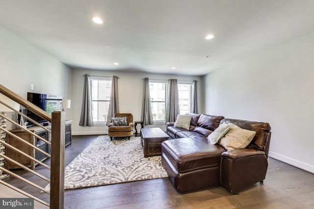 5004 OAKMOORE DR, Rockville, MD 20852