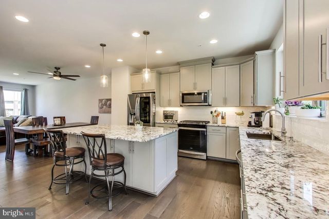5004 OAKMOORE DR, Rockville, MD 20852