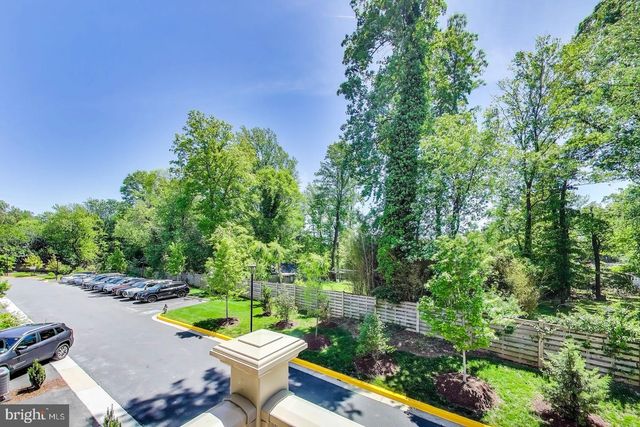 5004 OAKMOORE DR, Rockville, MD 20852