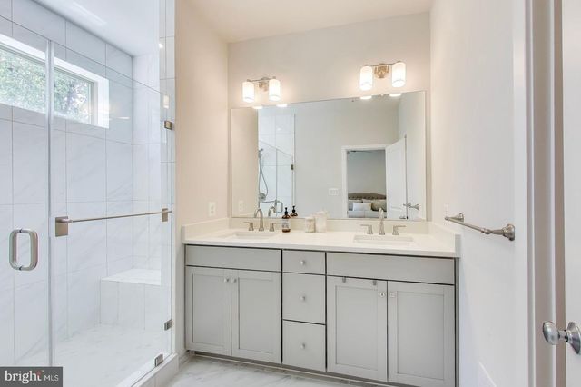 5004 OAKMOORE DR, Rockville, MD 20852