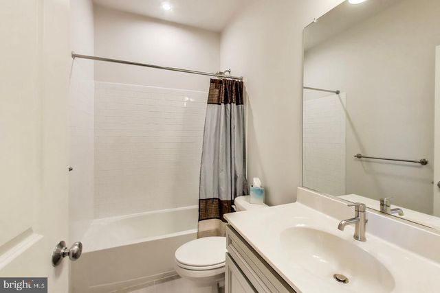 5004 OAKMOORE DR, Rockville, MD 20852