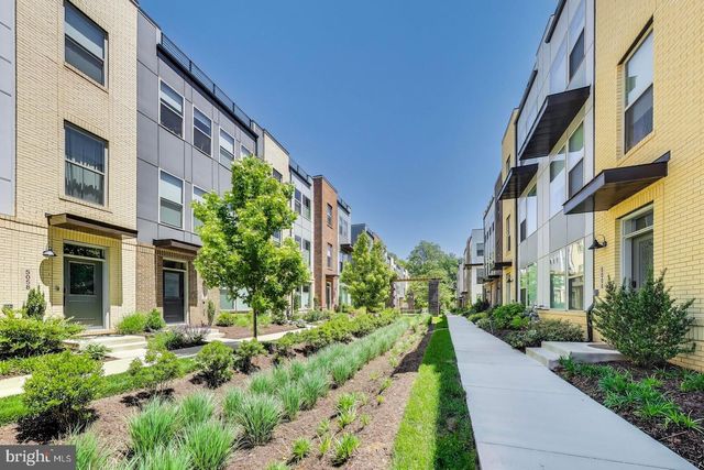 5004 OAKMOORE DR, Rockville, MD 20852