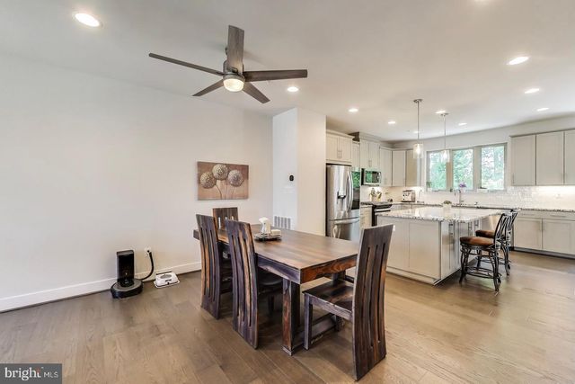 5004 OAKMOORE DR, Rockville, MD 20852