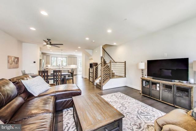 5004 OAKMOORE DR, Rockville, MD 20852