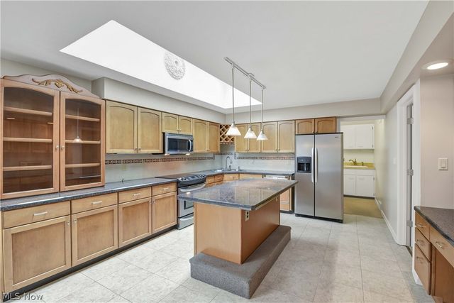 30513 Ednil Drive, Bay Village, OH 44140