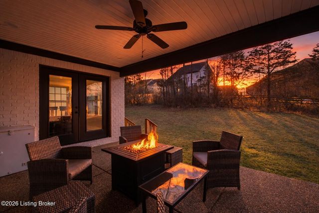 265 Bluffs Edge Dr, Mt Washington, KY 40047