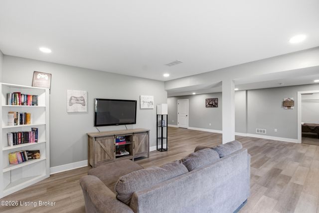 265 Bluffs Edge Dr, Mt Washington, KY 40047