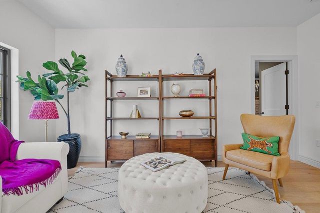 1804 S 6th ST, Austin, TX 78704