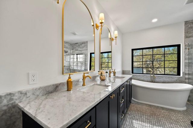 1804 S 6th ST, Austin, TX 78704