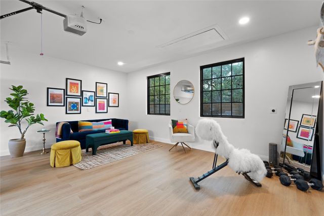 1804 S 6th ST, Austin, TX 78704