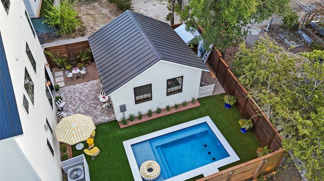1804 S 6th ST, Austin, TX 78704