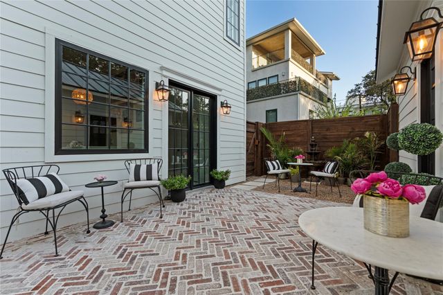 1804 S 6th ST, Austin, TX 78704