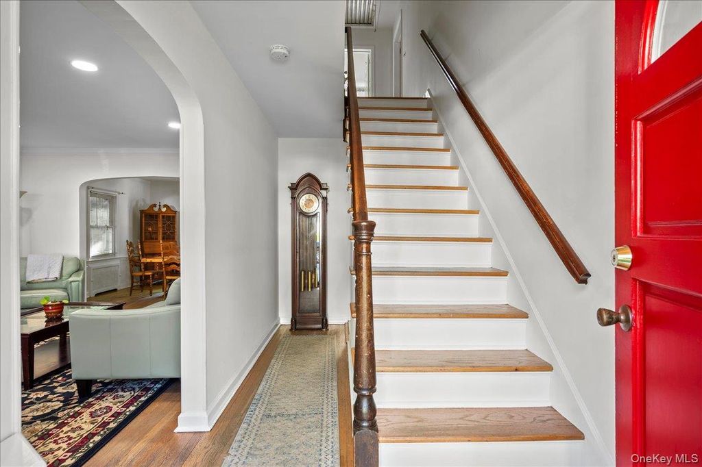 46 Robins Road, New Rochelle, NY 10801 — photo 4