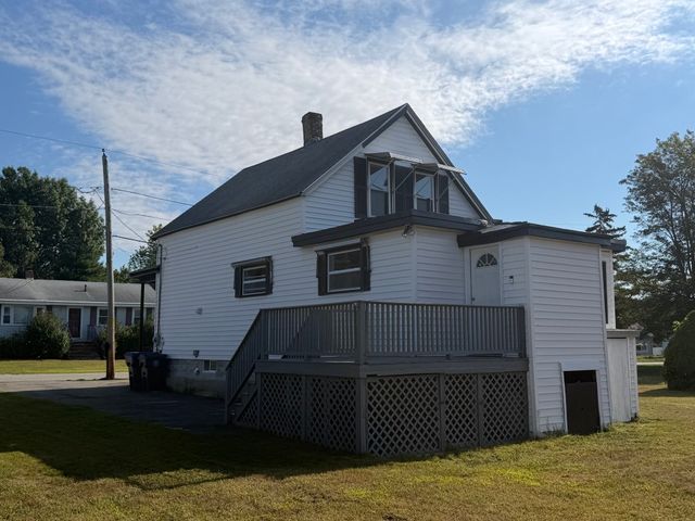 61 Thornton Ave, Methuen, MA 01844