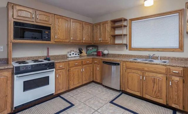 2008 N Howard Avenue, Springfield, MO 65803