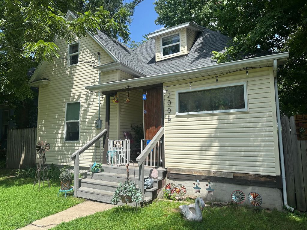 2008 N Howard Avenue, Springfield, MO 65803