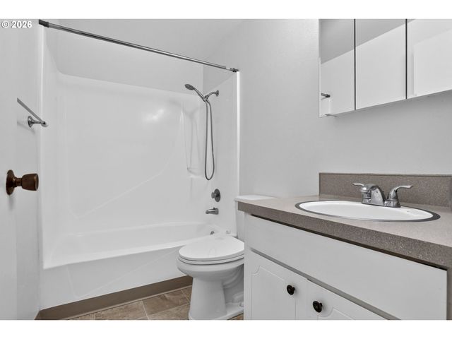 3738 Ne 45TH St, Vancouver, WA 98661