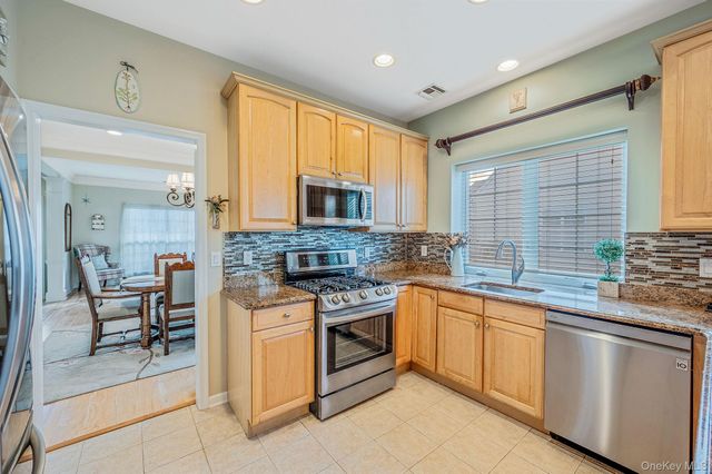 78 Louden Loop, Mount Sinai, NY 11766