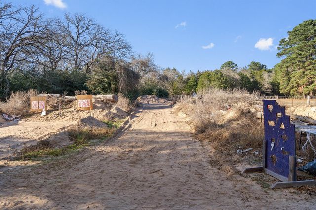 1880 E Highway 21, Paige, TX 78659
