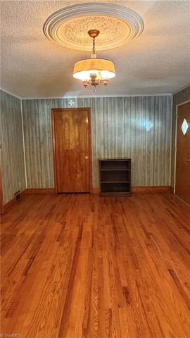 101 BETHLEHEM Avenue, Thomasville, NC 27360