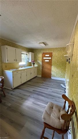 101 BETHLEHEM Avenue, Thomasville, NC 27360