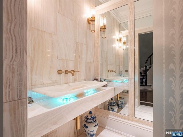 7 & 11 Stokes Farm Road, Old Tappan, NJ 07675