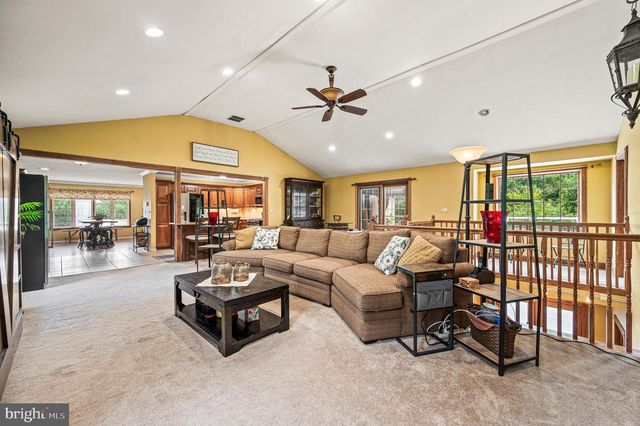 33 MELISSA LN, Royersford, PA 19468