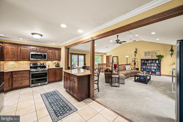 33 MELISSA LN, Royersford, PA 19468
