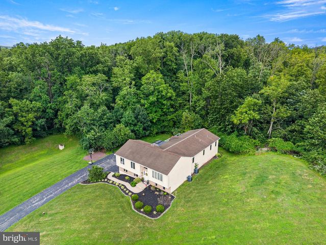 33 MELISSA LN, Royersford, PA 19468