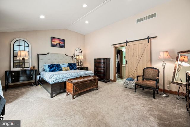 33 MELISSA LN, Royersford, PA 19468