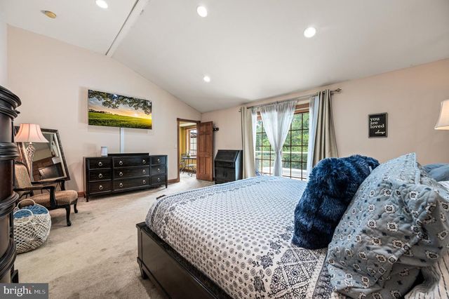 33 MELISSA LN, Royersford, PA 19468