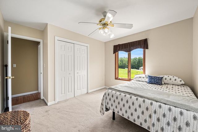 33 MELISSA LN, Royersford, PA 19468