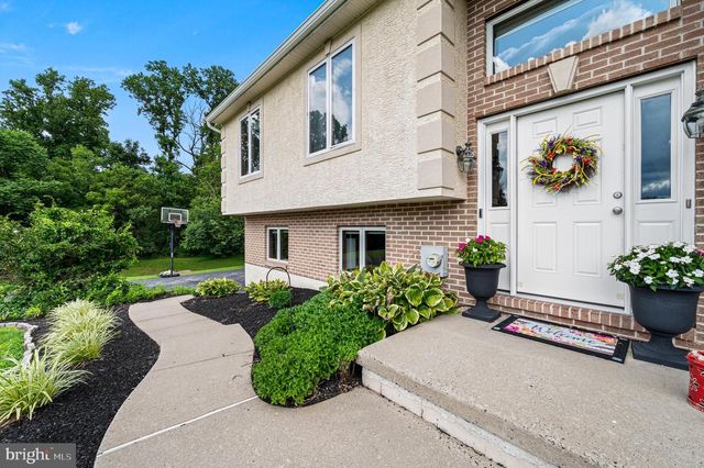 33 MELISSA LN, Royersford, PA 19468