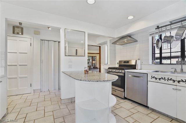 3119 Highland Drive, Silver Lake, OH 44224