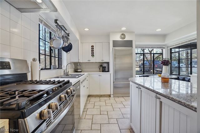 3119 Highland Drive, Silver Lake, OH 44224