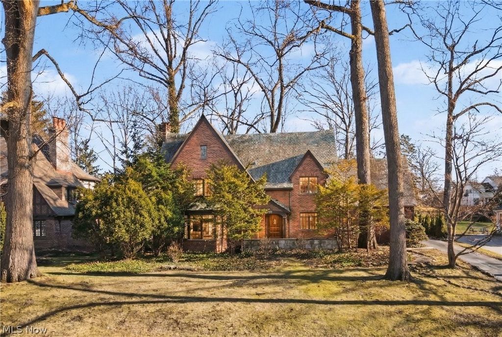 3119 Highland Drive, Silver Lake, OH 44224