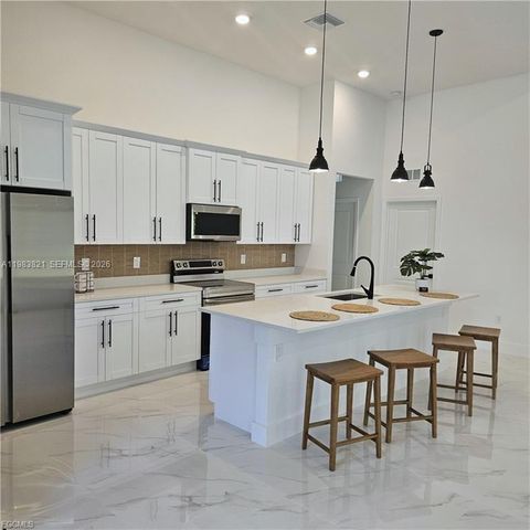 113 Monroe Ave, Lehigh Acres, FL 33936