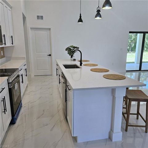 113 Monroe Ave, Lehigh Acres, FL 33936