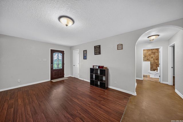 4044 W Fm 476, Poteet, TX 78065