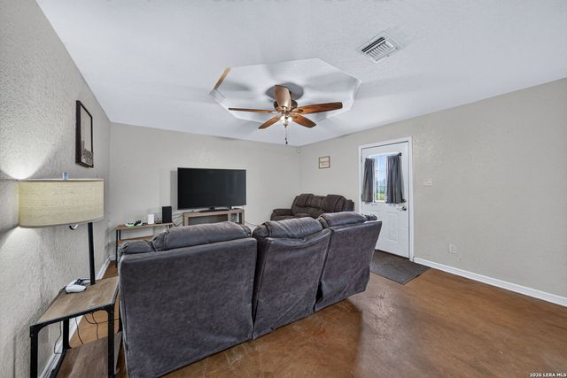 4044 W Fm 476, Poteet, TX 78065