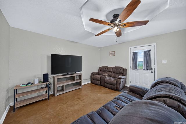 4044 W Fm 476, Poteet, TX 78065