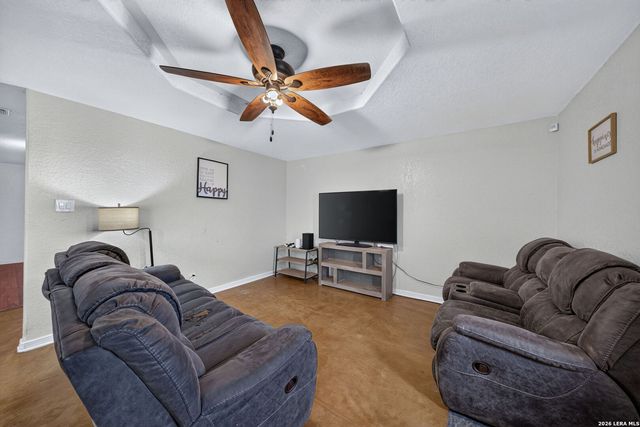 4044 W Fm 476, Poteet, TX 78065