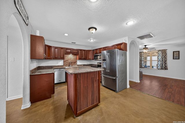 4044 W Fm 476, Poteet, TX 78065
