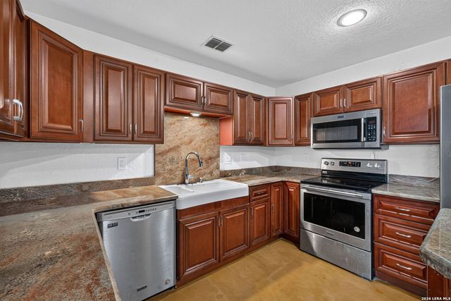 4044 W Fm 476, Poteet, TX 78065