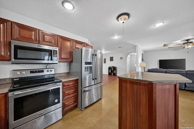 4044 W Fm 476, Poteet, TX 78065