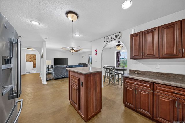 4044 W Fm 476, Poteet, TX 78065